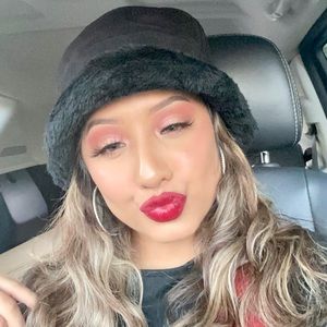 Meet your Posher, Julia